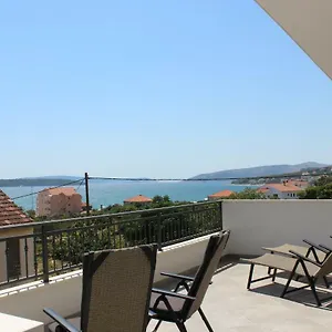 apartment-luce-trogir.splithotels.org/